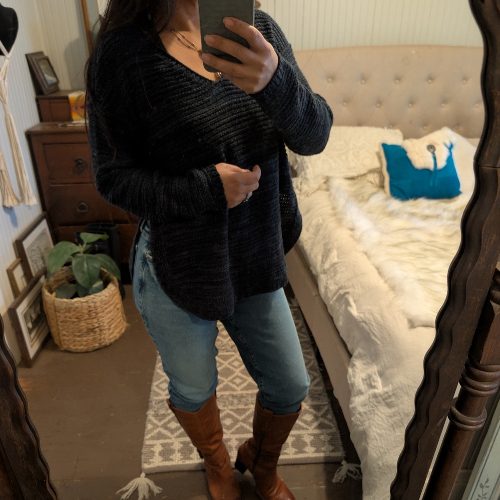Quinn Womens Navy Blue Long Sleeve Sweater Pullover Split Hem Chunky V Neck Knit